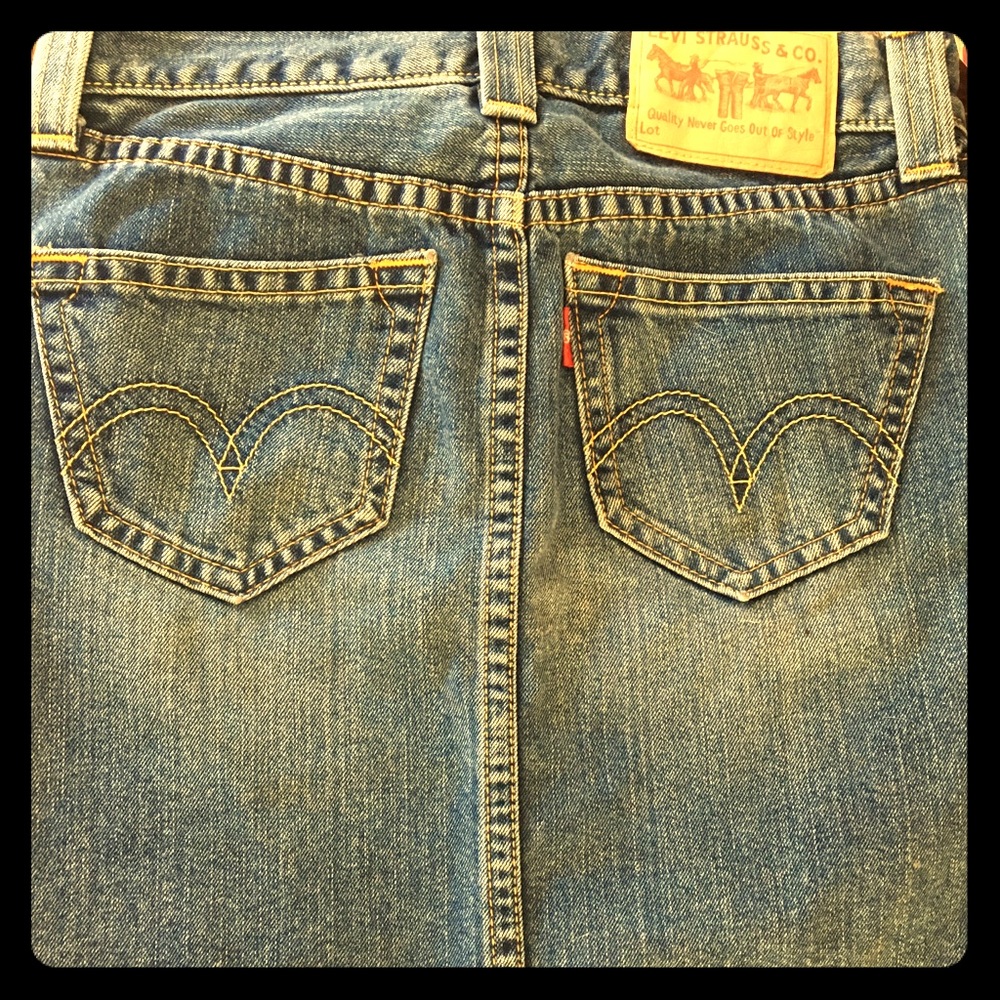 Levi’s knee length jean skirt